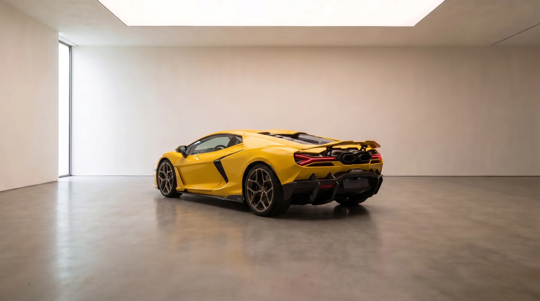 Lamborghini Revuelto, rear